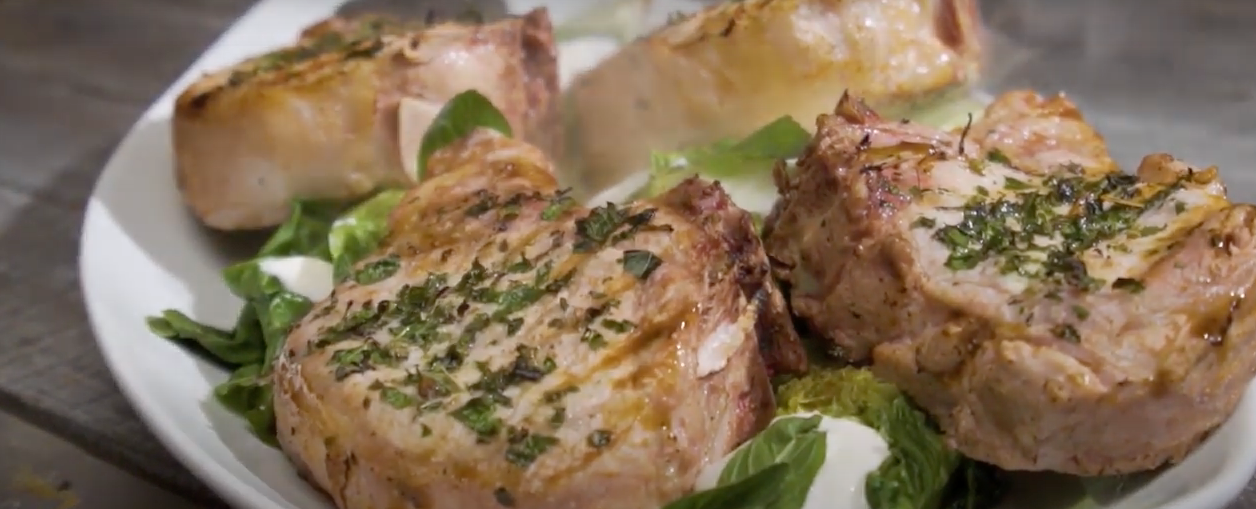 Chuleta de cerdo con orégano y menta